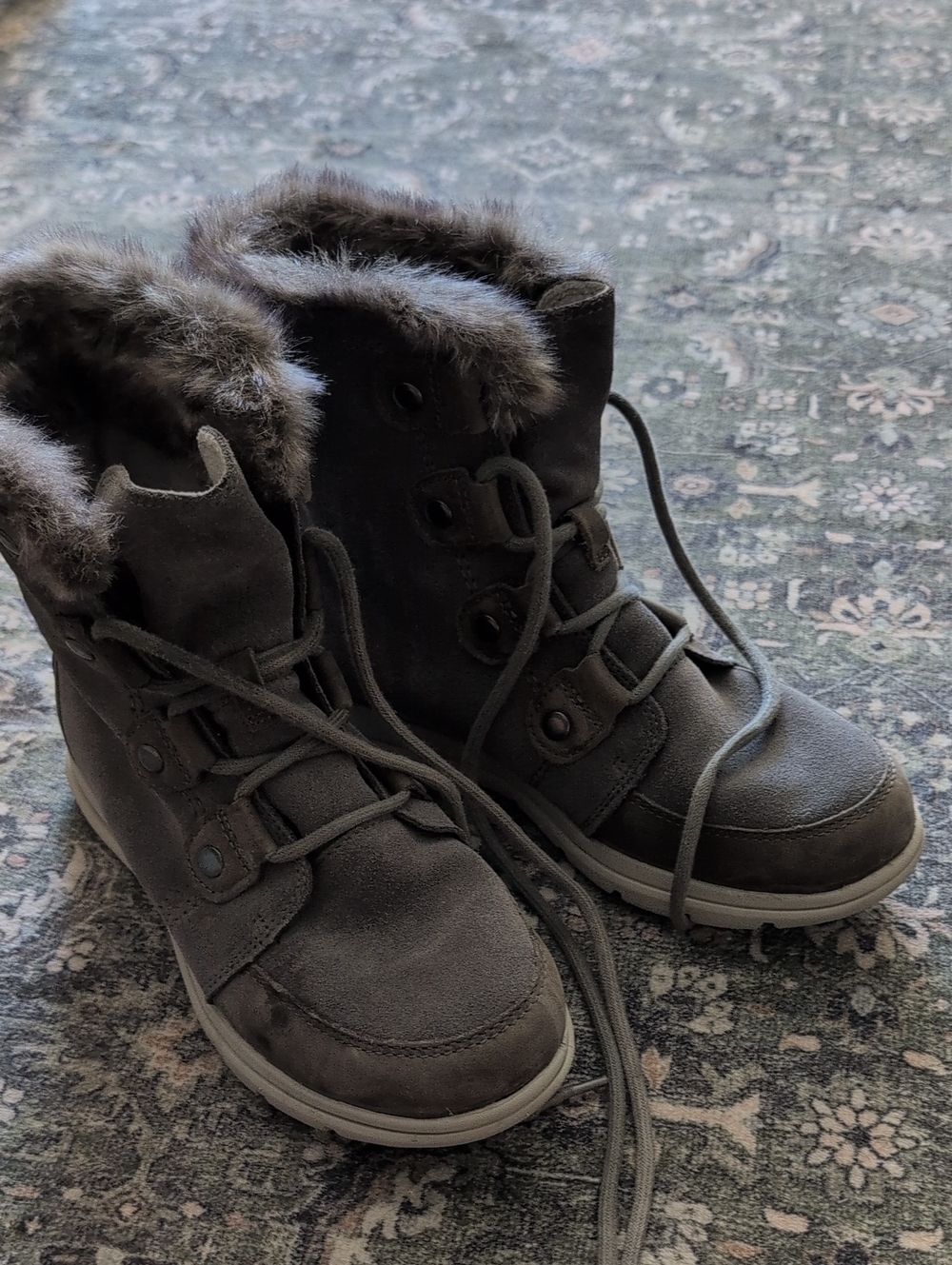 Sorel Winter suede boots with fur Trim